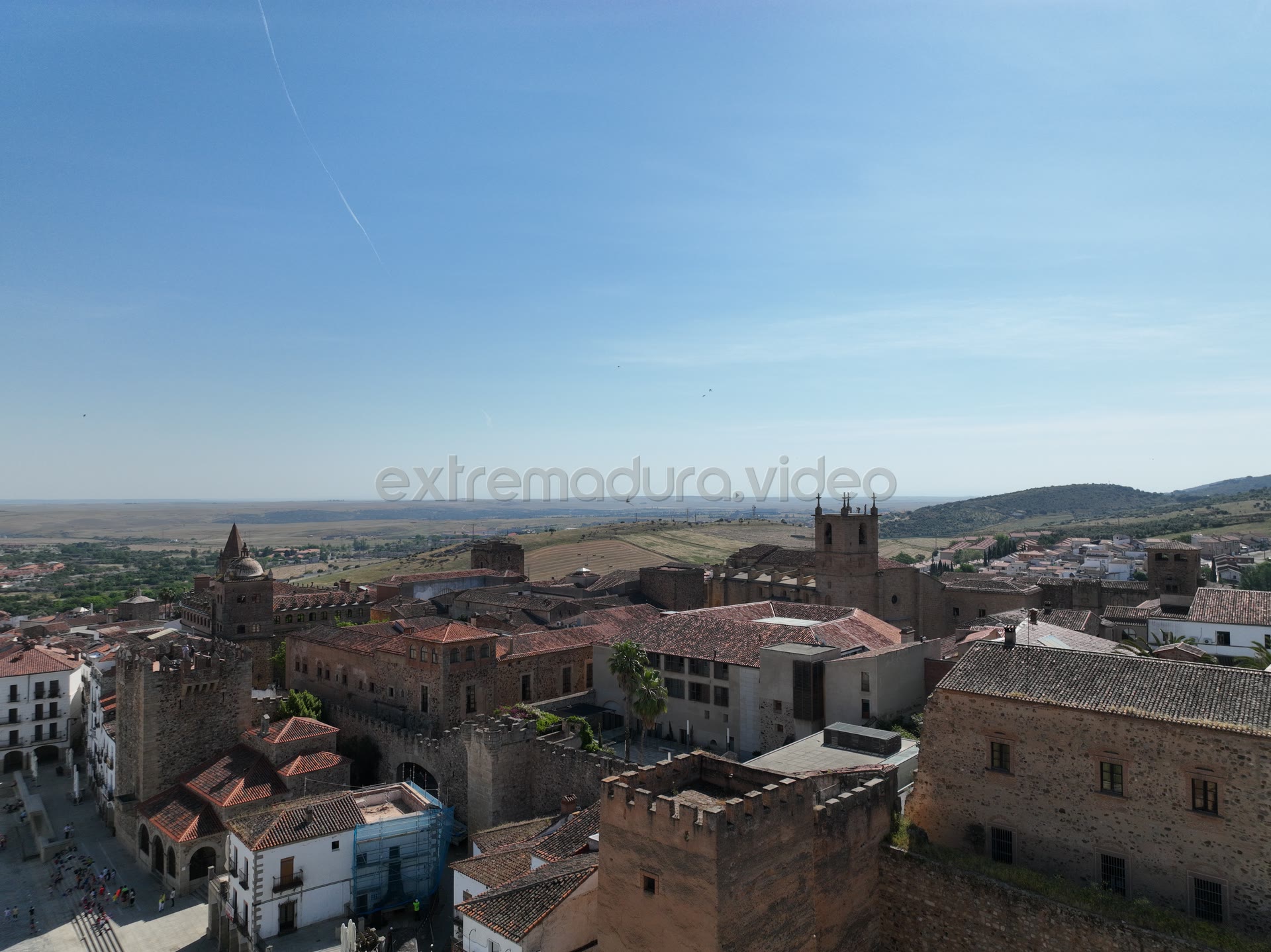 Conjunto monumental de Cáceres desde la muralla – foto aérea