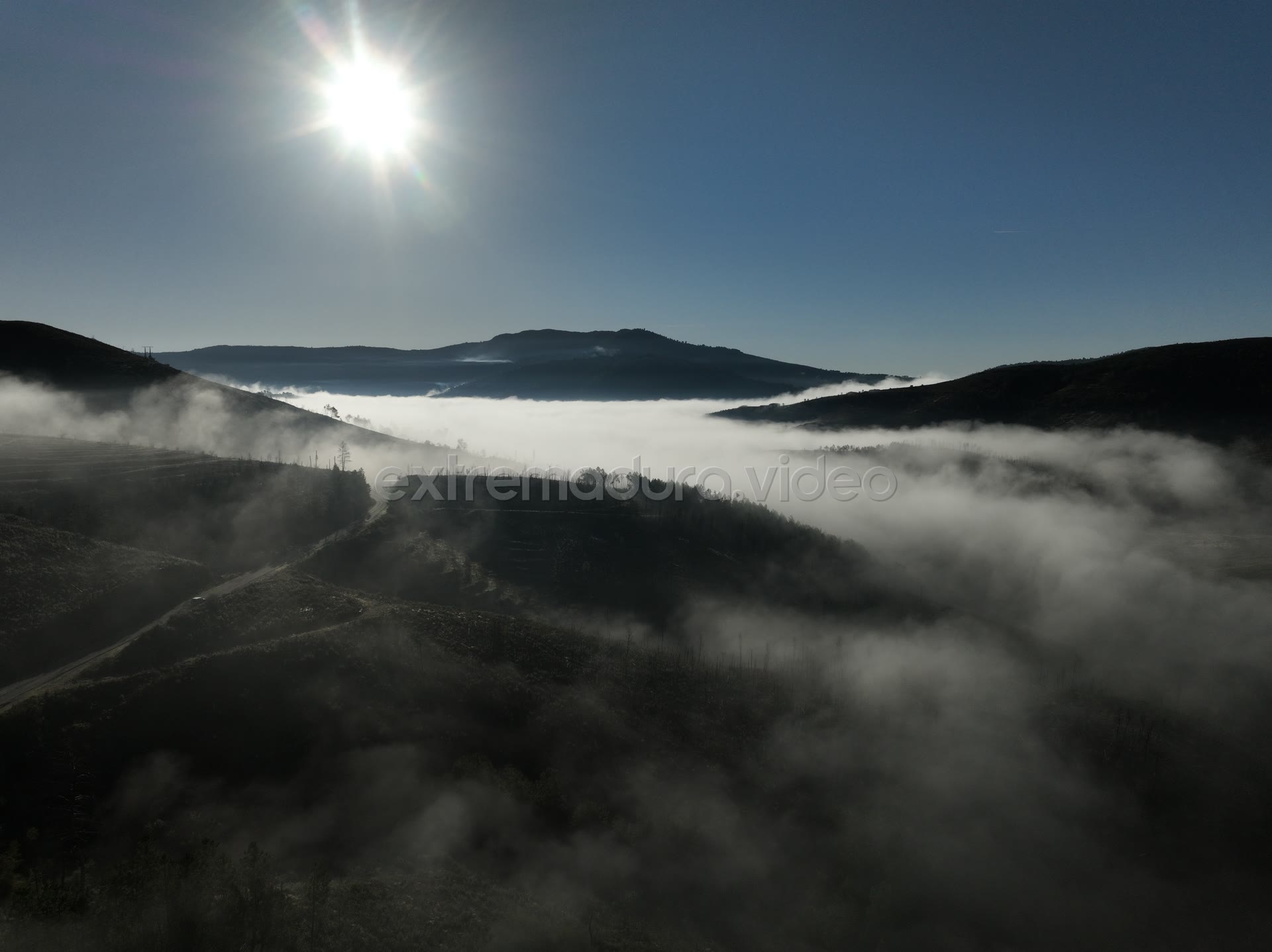 Mar de nubes sobre las sierras de Las Hurdes – foto aérea (variante)